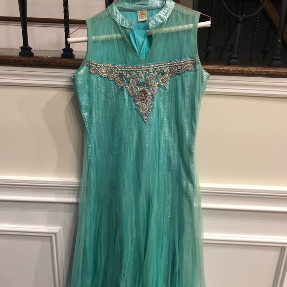 Indian outfit - Picture 2 of 4